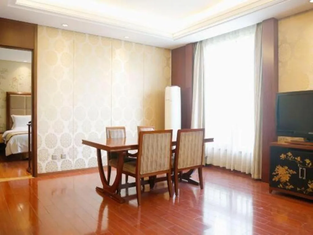 Bed in Yangzhou Hentique Huijin Resort Hotel