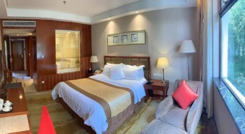 Bed in Yangzhou Hentique Huijin Resort Hotel