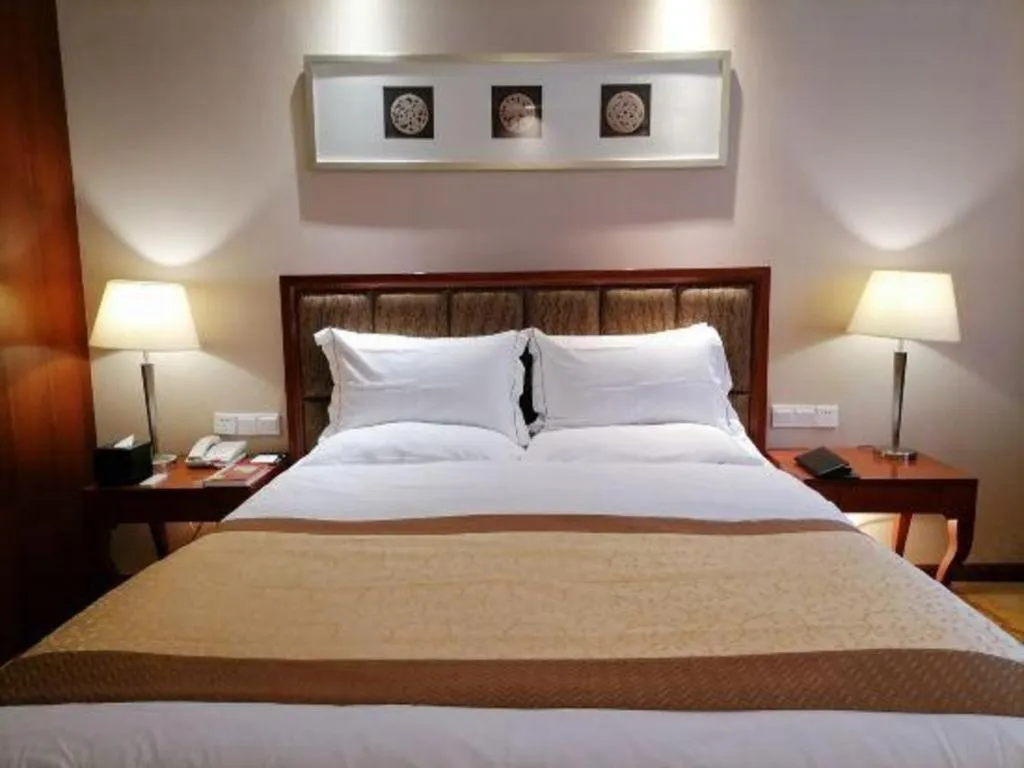 Bed in Yangzhou Hentique Huijin Resort Hotel