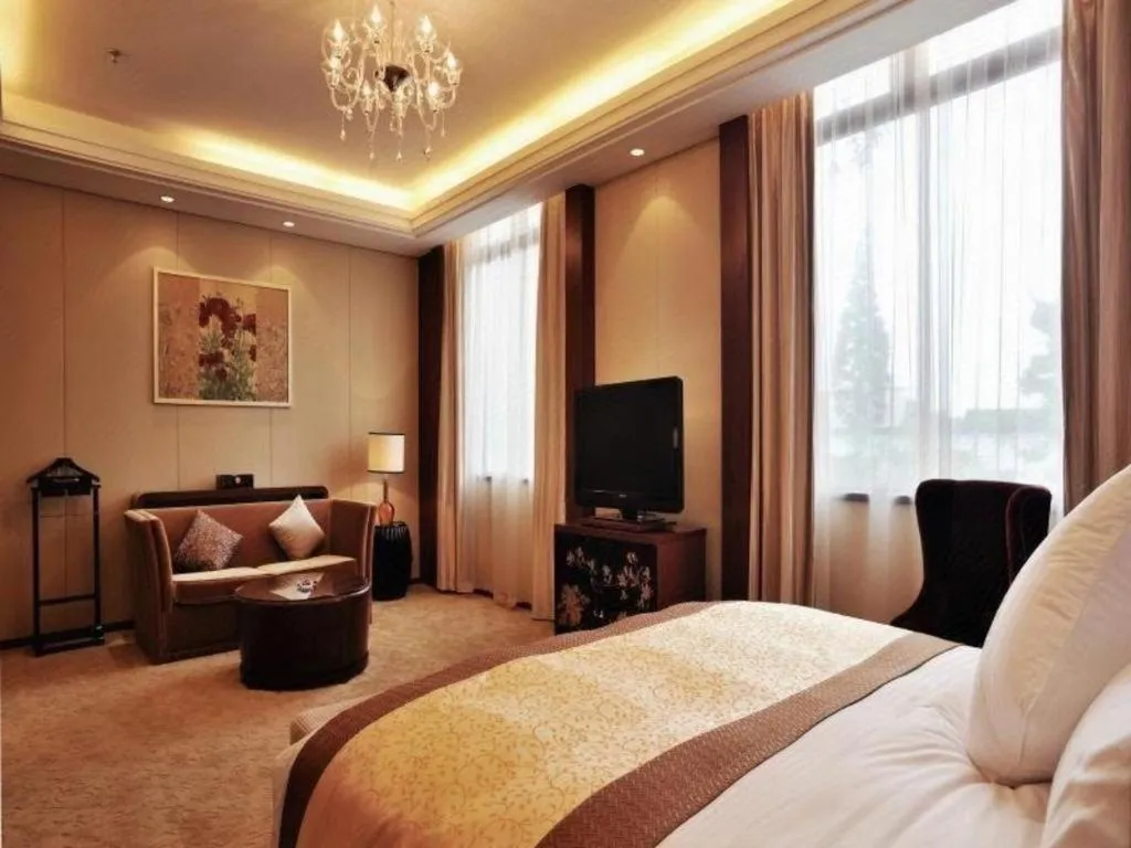 Bed in Yangzhou Hentique Huijin Resort Hotel