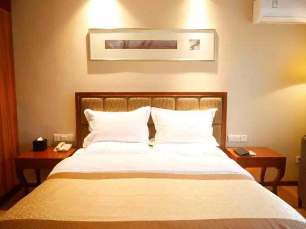 Bed in Yangzhou Hentique Huijin Resort Hotel