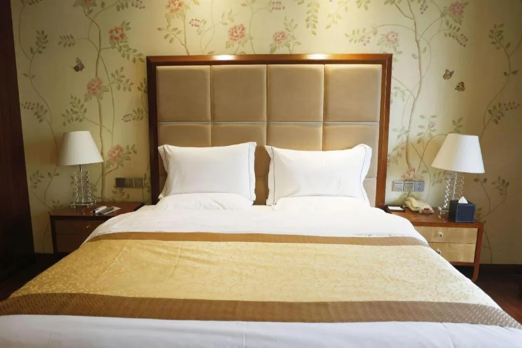 Bed in Yangzhou Hentique Huijin Resort Hotel