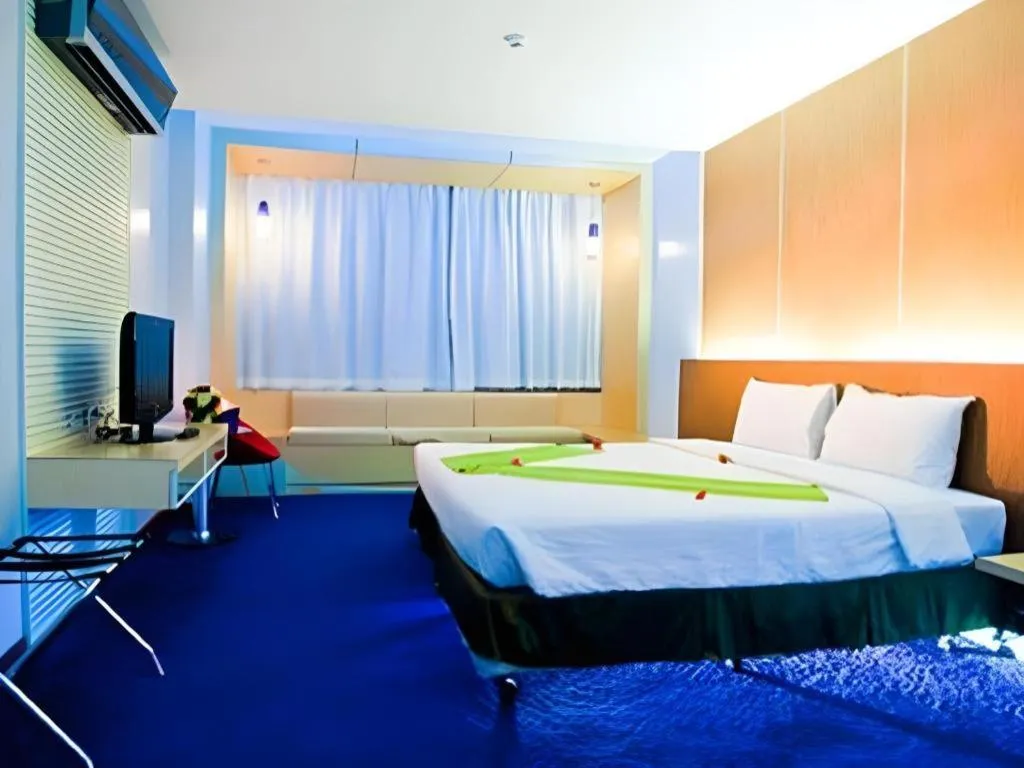 Bed in V-One Hotel Korat