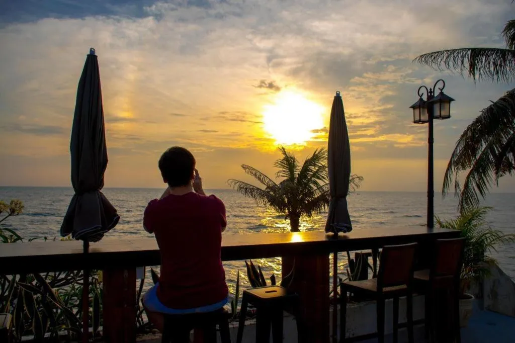 Sea Memories White Sand Beach Hotel