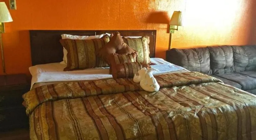 Bed in Americas Best Value Inn & Suites Macon at Sunset Dr