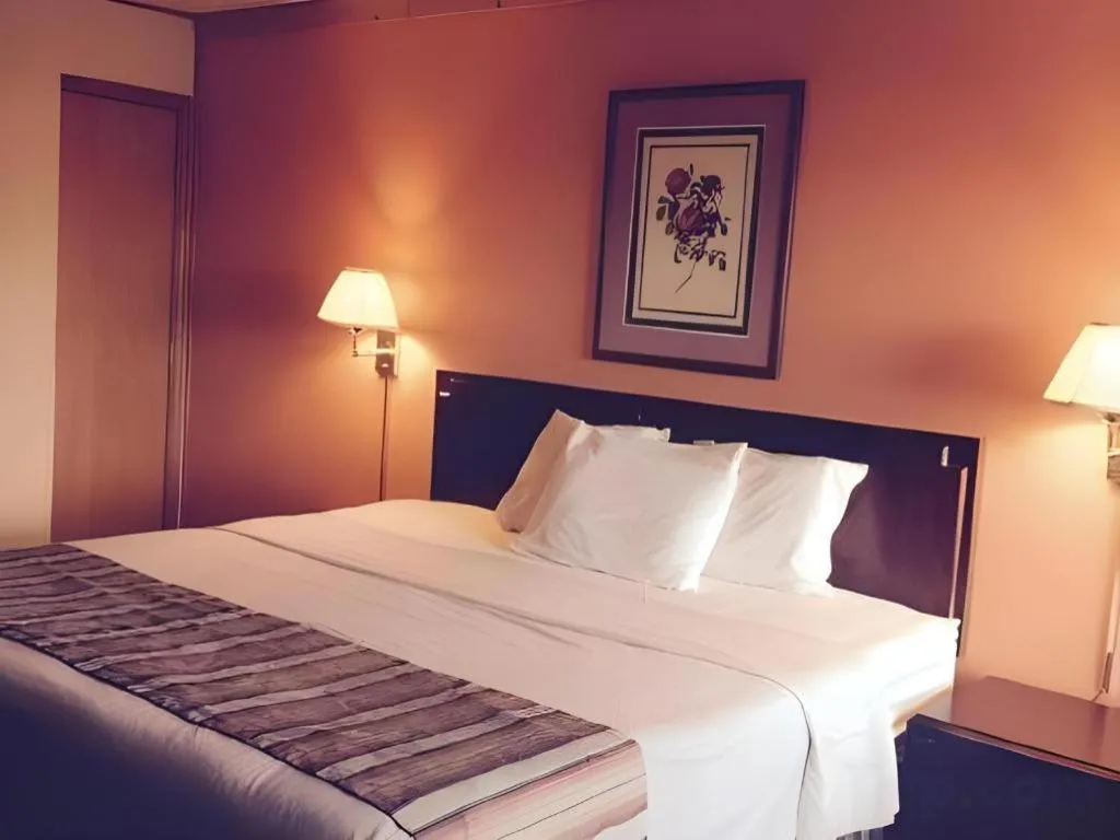 Bed in Americas Best Value Inn & Suites Macon at Sunset Dr