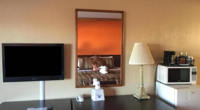 Americas Best Value Inn & Suites Macon at Sunset Dr