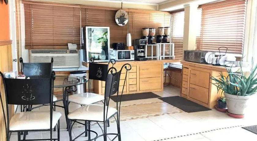 Americas Best Value Inn & Suites Macon at Sunset Dr