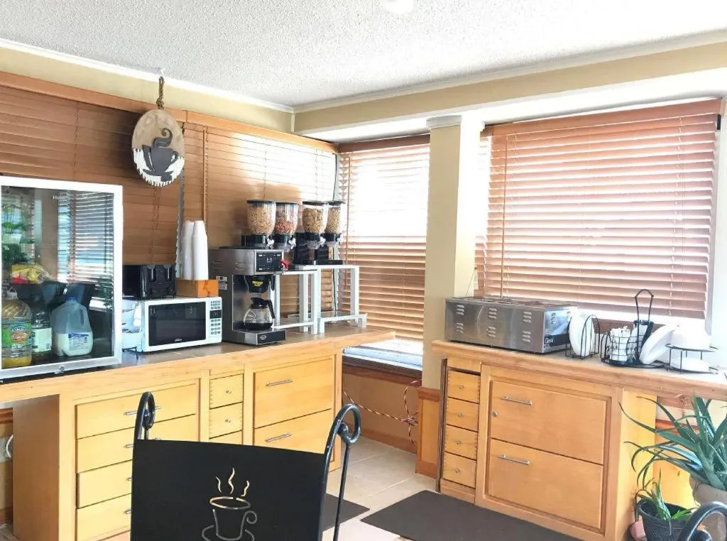 Americas Best Value Inn & Suites Macon at Sunset Dr