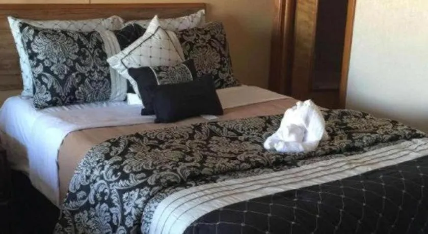 Bed in Americas Best Value Inn & Suites Macon at Sunset Dr