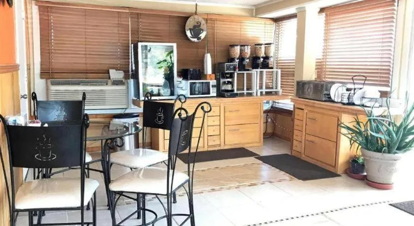 Americas Best Value Inn & Suites Macon at Sunset Dr