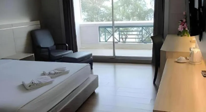 Bed in BP Samila Beach Hotel & Resort