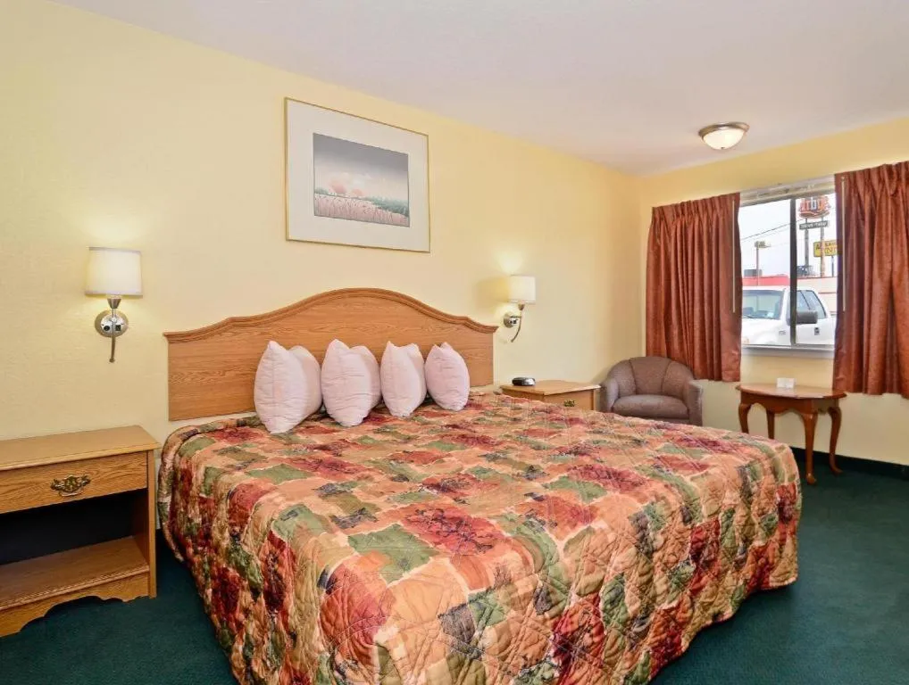 Bed in Americas Best Value Inn Alexandria