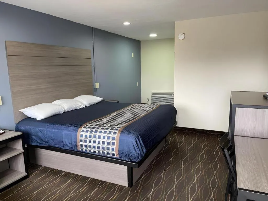 Bed in Americas Best Value Inn Alexandria