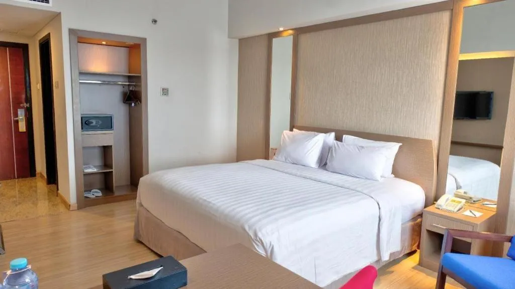 Bed in CLARO Makassar Hotel & Convention