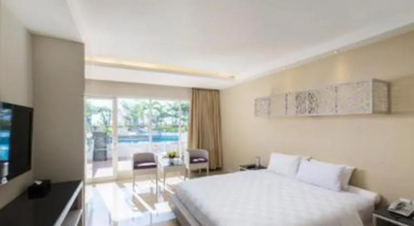 Bed in CLARO Makassar Hotel & Convention