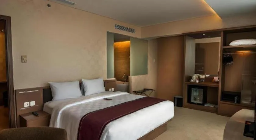 Bed in CLARO Makassar Hotel & Convention