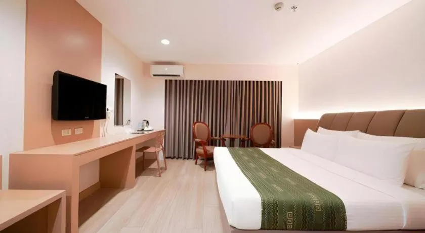 Bed in Las Palmas Hotel de Manila