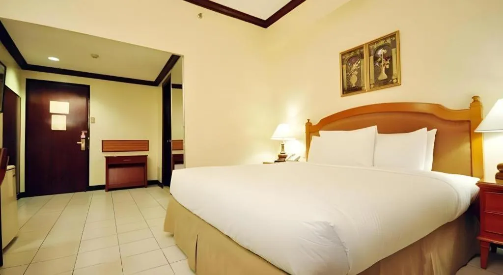 Bed in Las Palmas Hotel de Manila