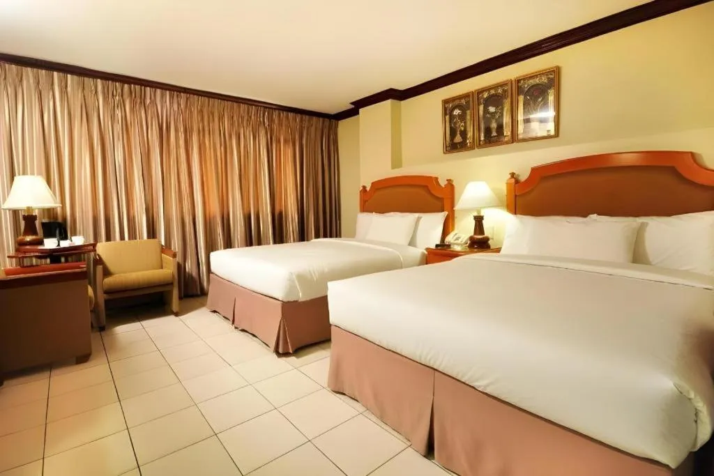 Bed in Las Palmas Hotel de Manila