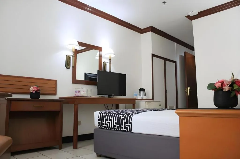 Bed in Las Palmas Hotel de Manila