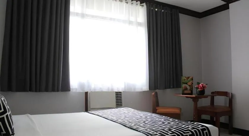 Bed in Las Palmas Hotel de Manila