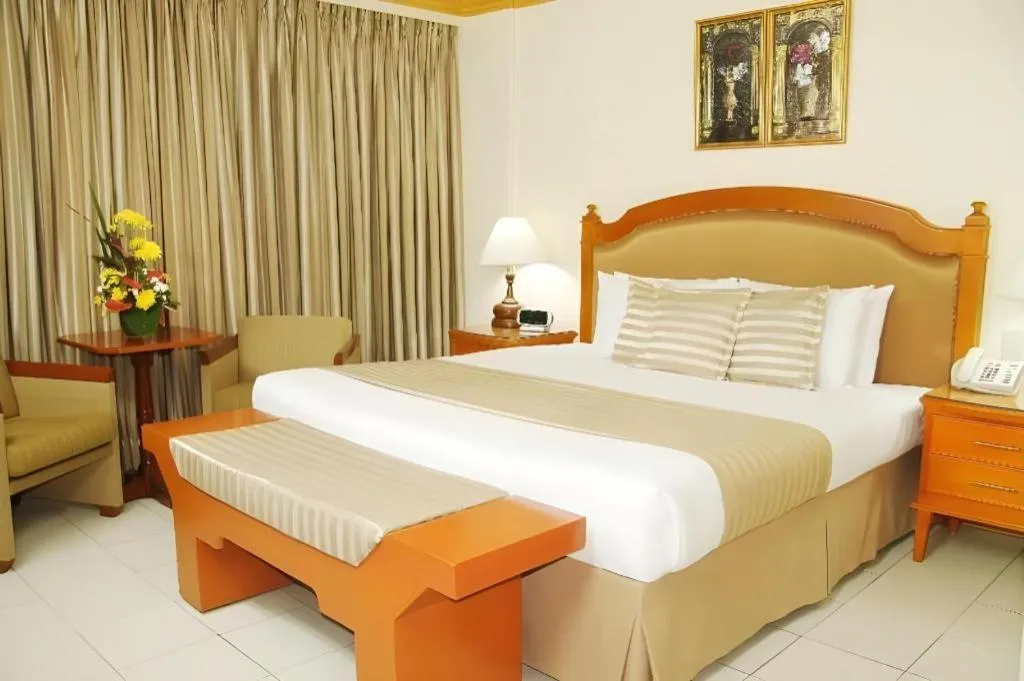 Bed in Las Palmas Hotel de Manila