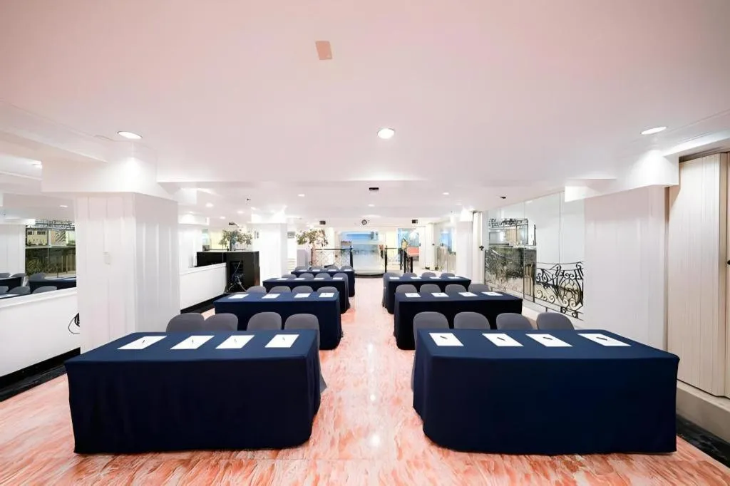 Bed in Las Palmas Hotel de Manila