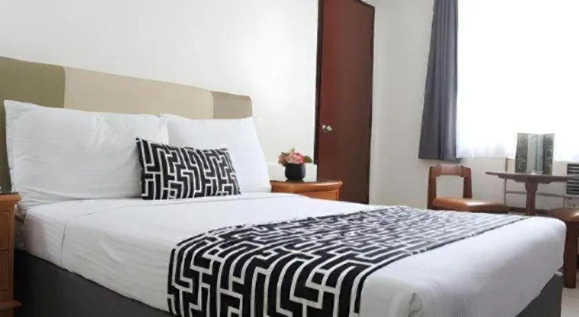 Bed in Las Palmas Hotel de Manila