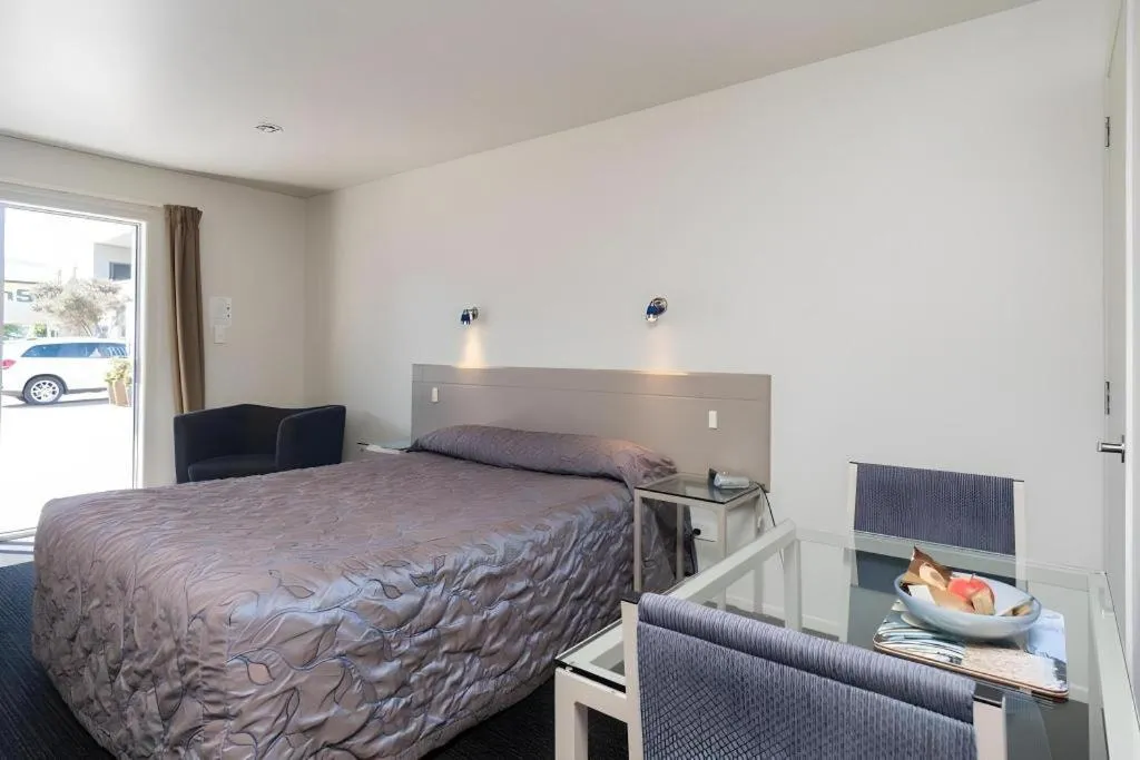 Bed in Hawera Central Motor Lodge