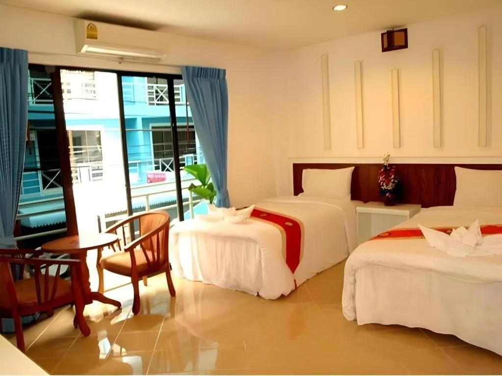 Bed in Triple Rund Place Hotel