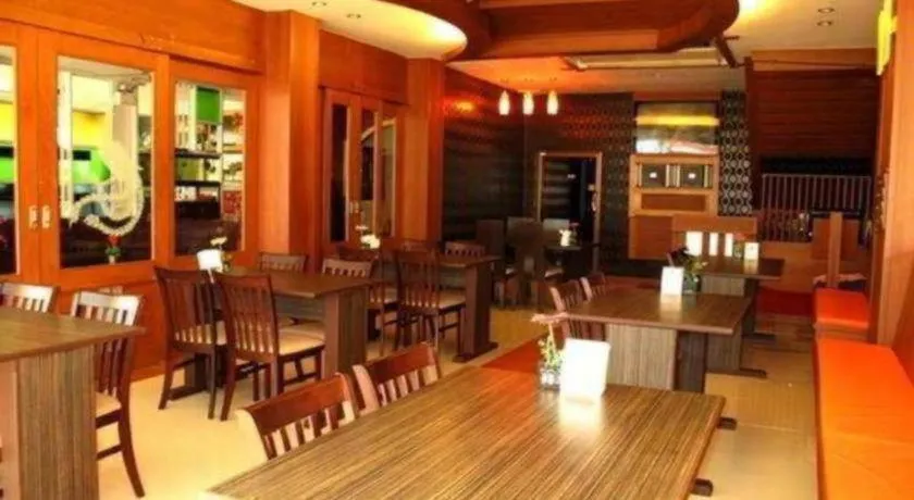 Triple Rund Place Hotel