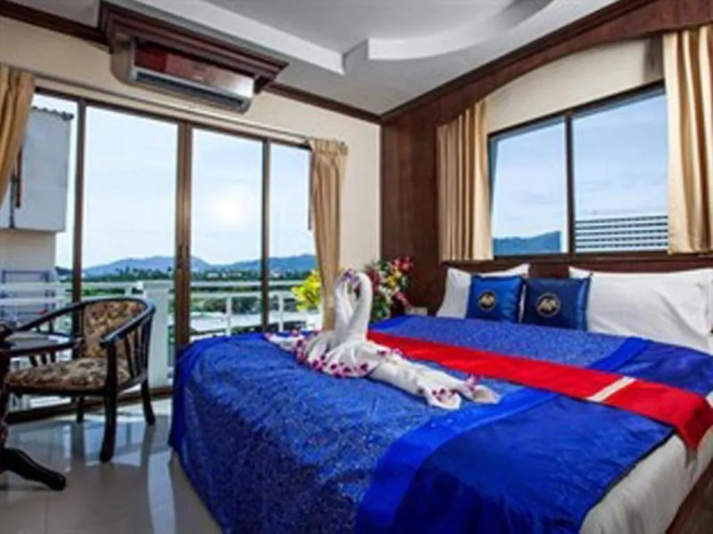 Bed in Triple Rund Place Hotel