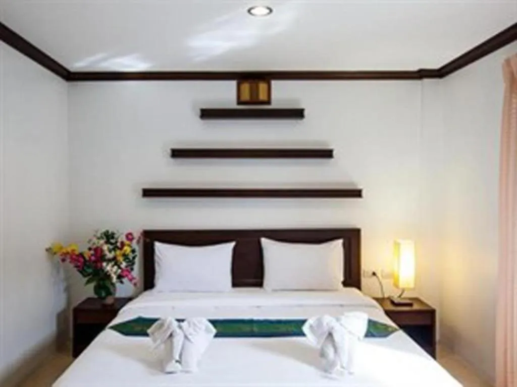 Bed in Triple Rund Place Hotel