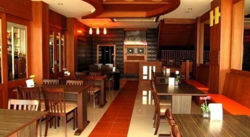 Triple Rund Place Hotel