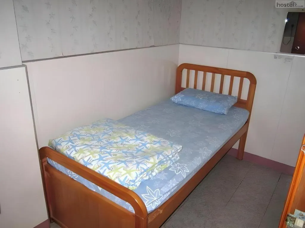 Bed in Dragon Hostel Hong Kong