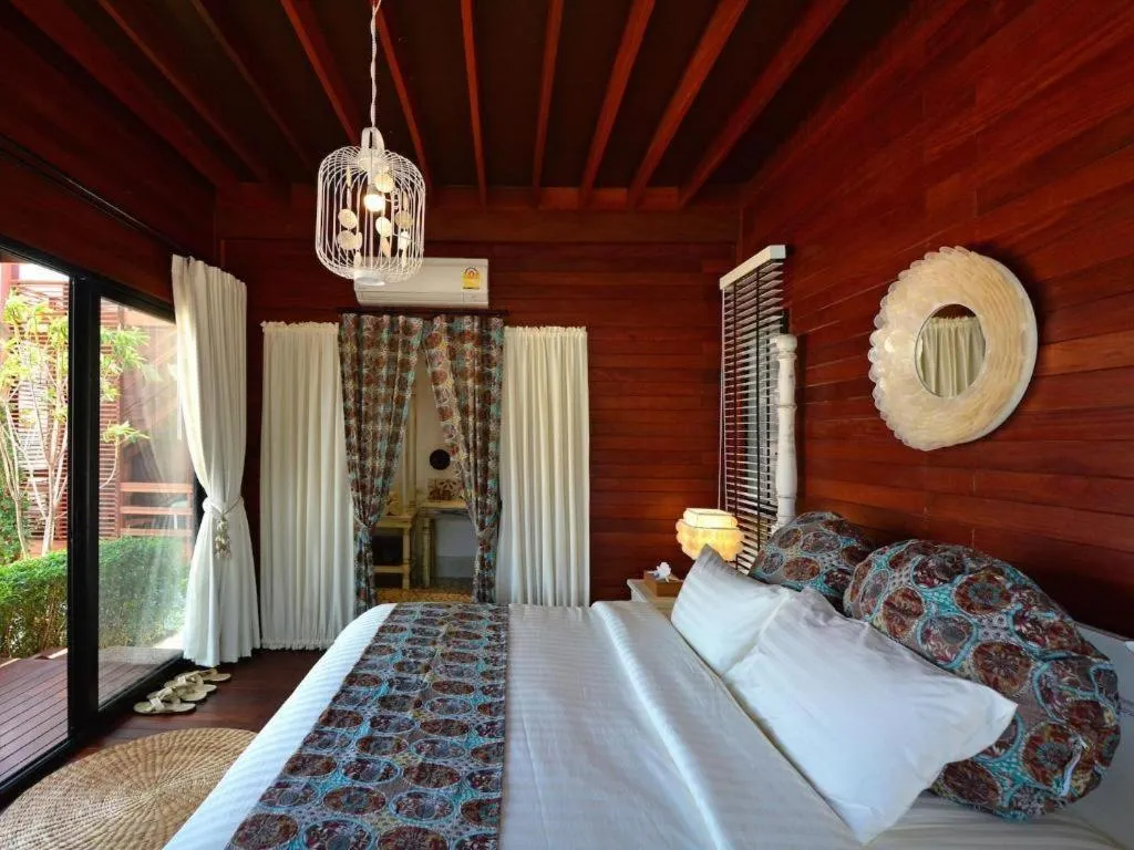 Bed in The Blue Sky Resort@ Koh Payam