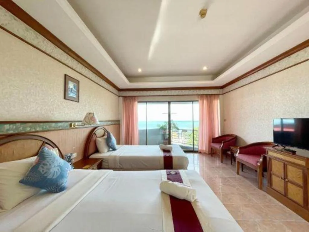 Bed in Supar Royal Beach Hotel