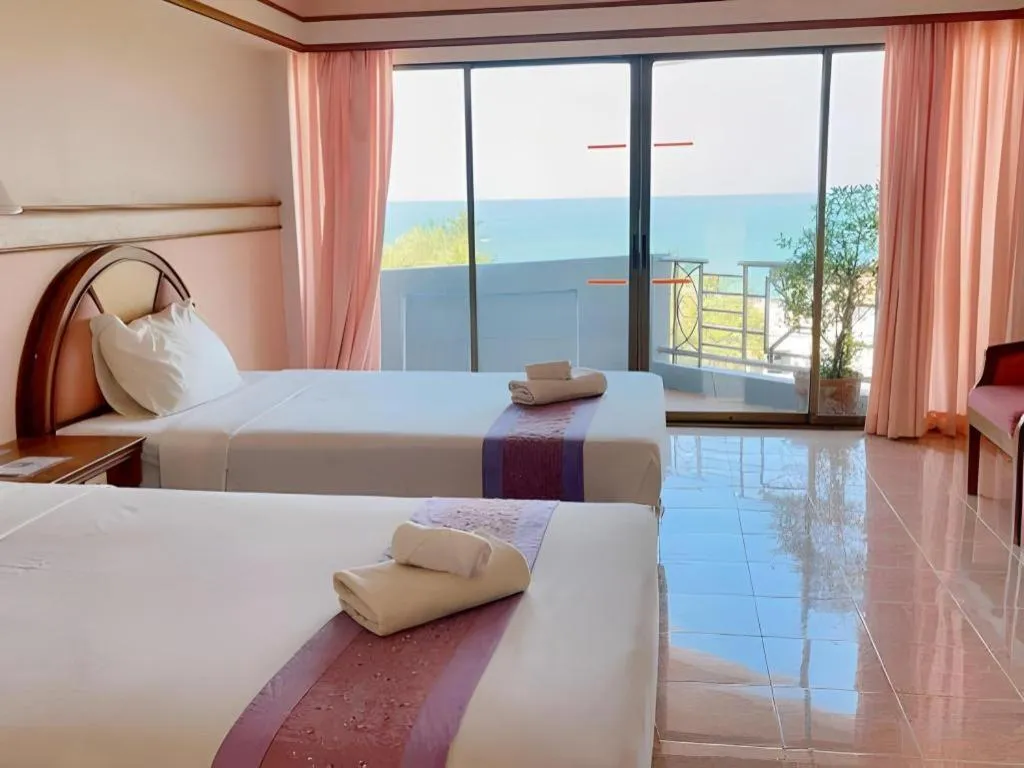 Bed in Supar Royal Beach Hotel