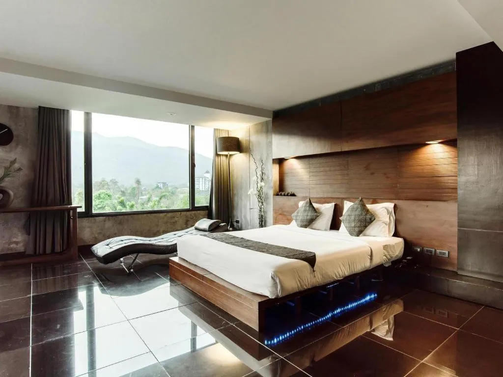 Bed in B2 Black Business and Budget Hotel