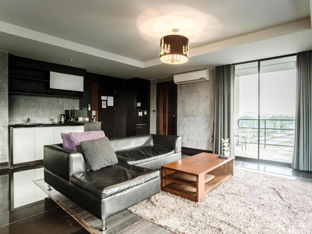 B2 Black Business and Budget Hotel