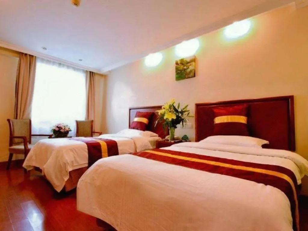 Bed in GreenTree Inn Suites HongQiao Airport Branch