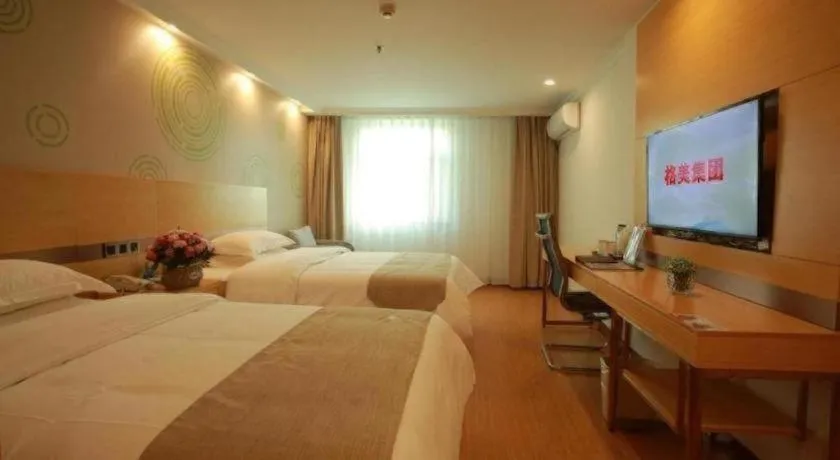 Bed in GreenTree Inn Suites HongQiao Airport Branch