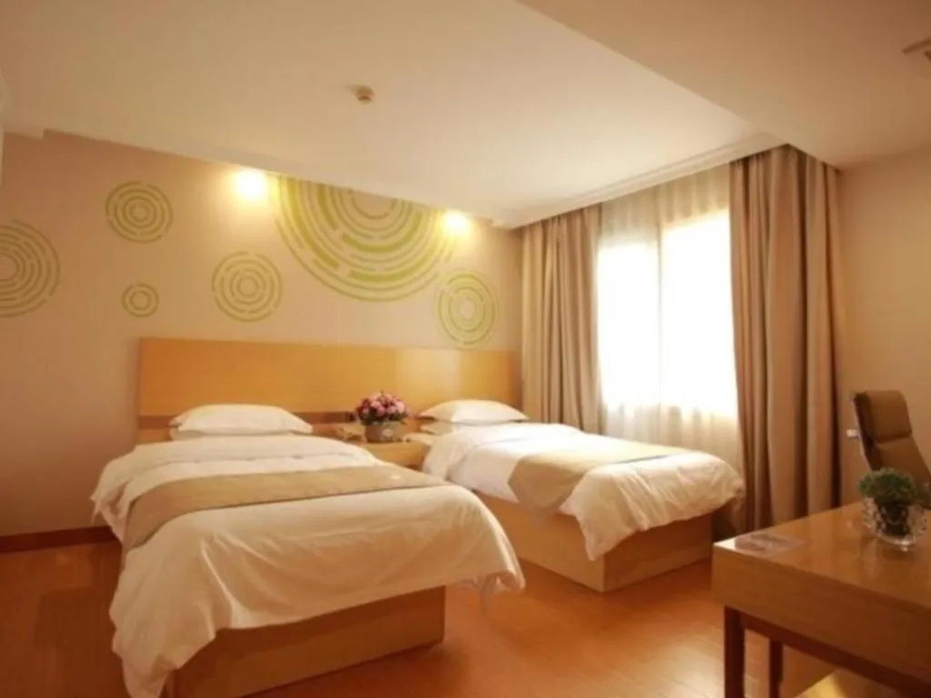 Bed in GreenTree Inn Suites HongQiao Airport Branch