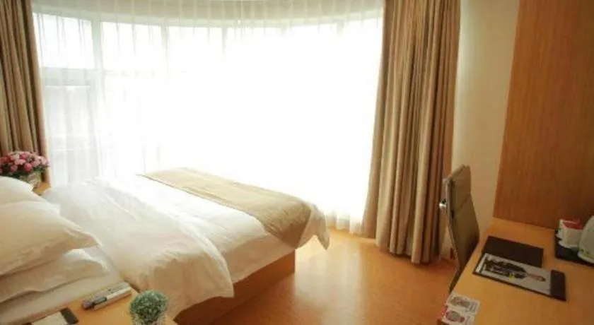 Bed in GreenTree Inn Suites HongQiao Airport Branch