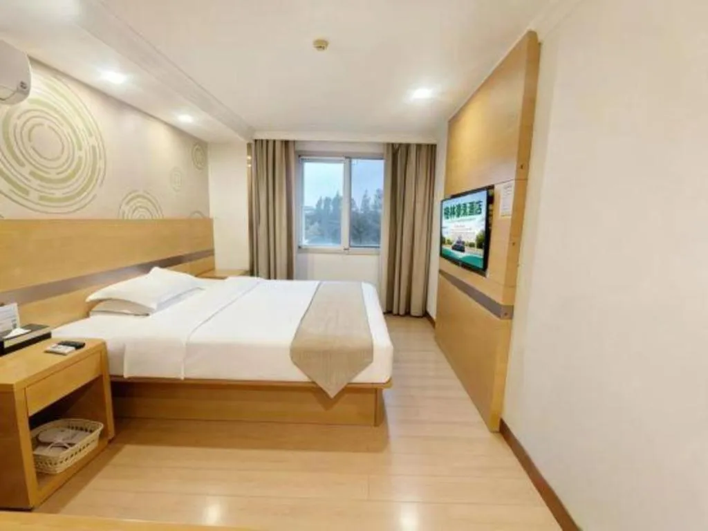 Bed in GreenTree Inn Suites HongQiao Airport Branch