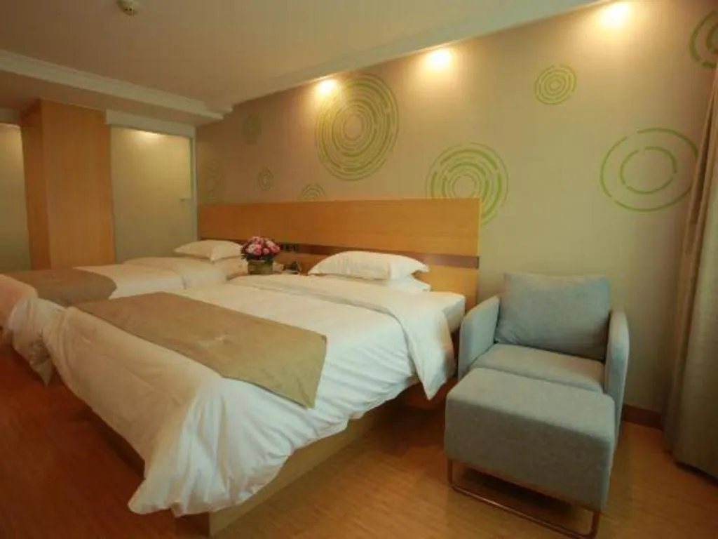 Bed in GreenTree Inn Suites HongQiao Airport Branch