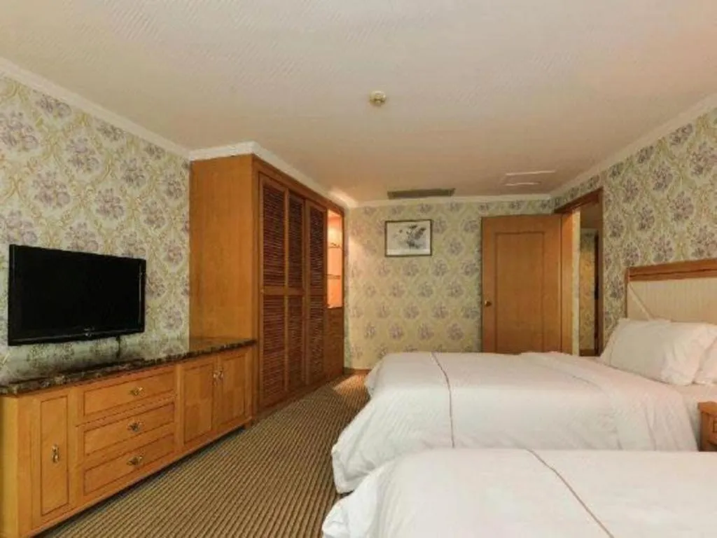 Bed in New Pearl River Hotel