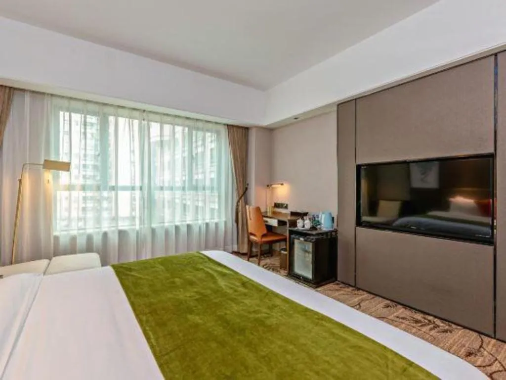 Bed in New Pearl River Hotel