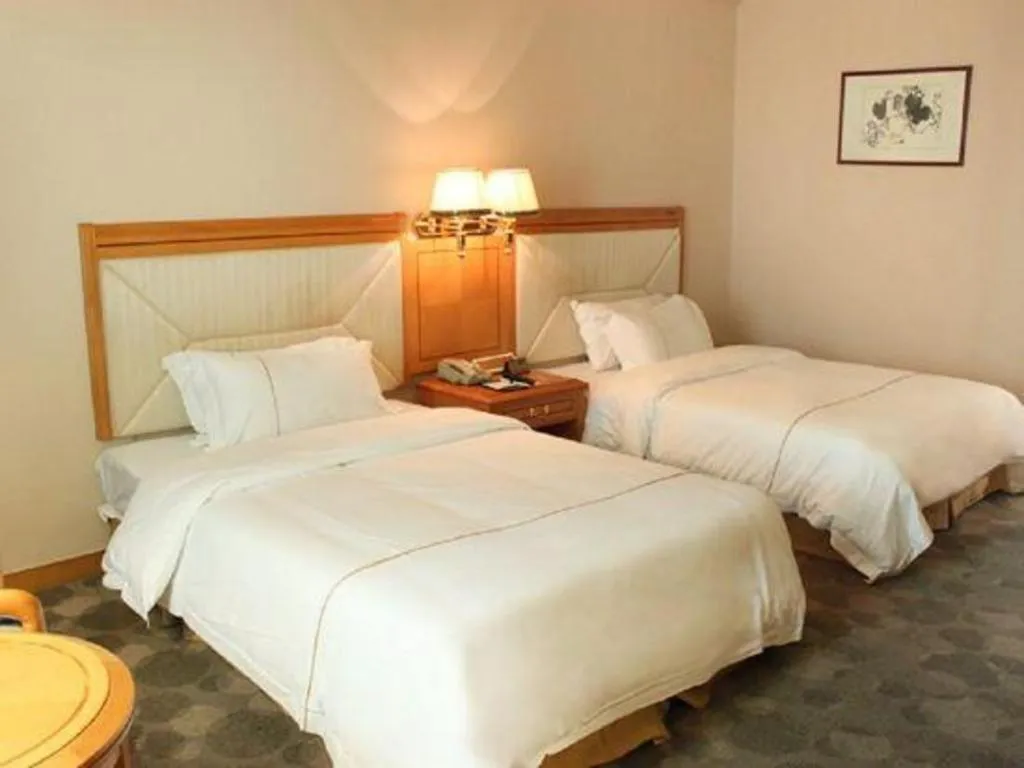 Bed in New Pearl River Hotel